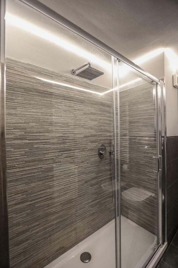 Stylish Apartment Near Duomo มิลาน ภายนอก รูปภาพ